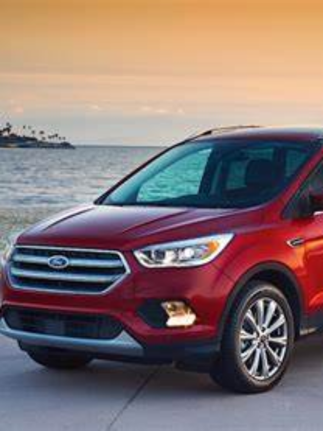 2022 Ford Escape SE features CARONWHEEL